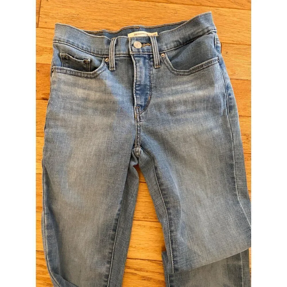 Levi's 312 Shaping Slim light wash juniors mid rise skinny jeans size 25 - Picture 3 of 9